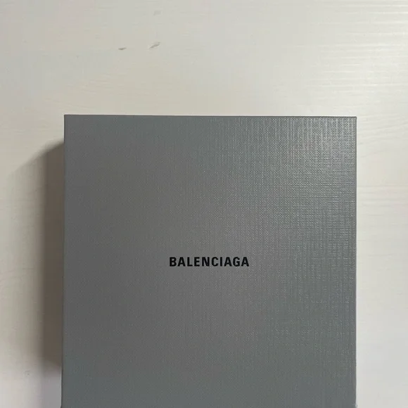 Beautiful Like New Balenciaga Wallet! - Picture 11 of 12